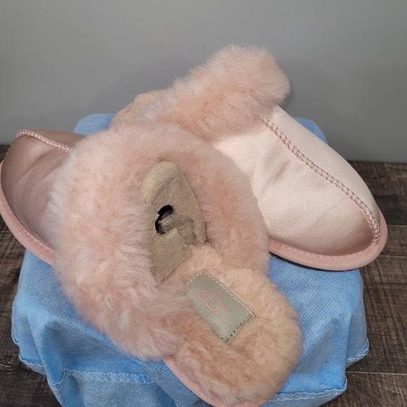 UGG scufette suntan Satin pink slippers size women's 6 - Picture 2 of 4